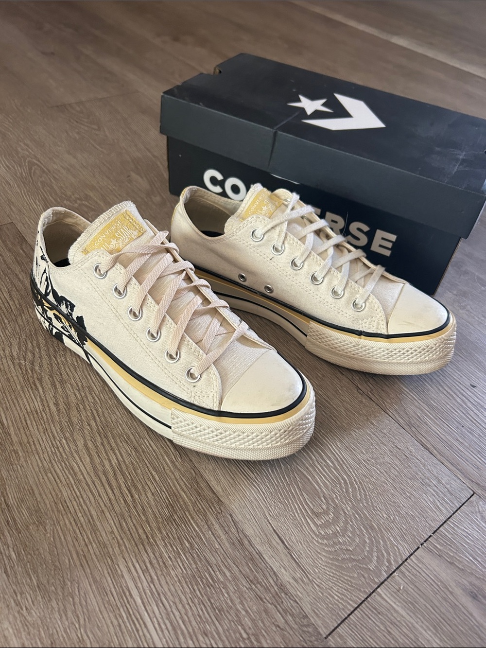 Converse Chuck Taylor All Star floral lift sneakers